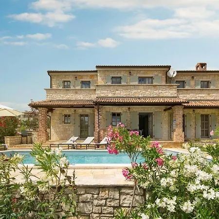 Villa Rustic Rubus With A Pool In Istria