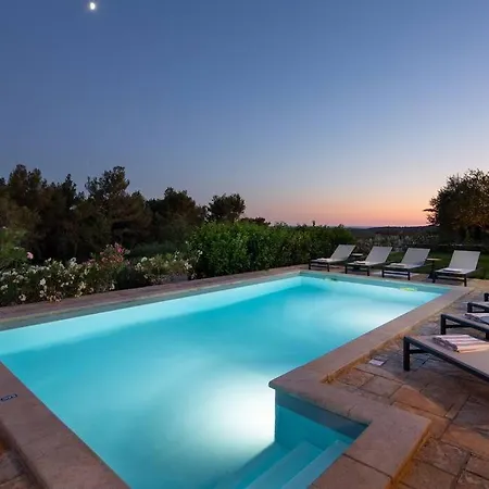 Villa Rustic Rubus With A Pool In Istria